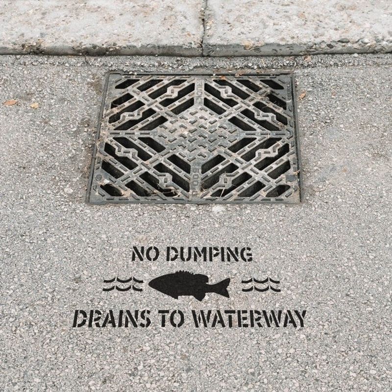 Casa si Gradina - Decoratiuni - DIY - Sabloane decorative pereti - Sablon Perete vopsire, tencuiala 0.7mm No Dumping Drains to Waterway Refolosibil, model MXSP7216, 200 x 200 mm, 0.70mm - Infinity.ro