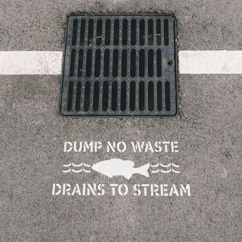Casa si Gradina - Decoratiuni - DIY - Sabloane decorative pereti - Sablon Perete vopsire, tencuiala 0.7mm No Dumping Drains to Stream Refolosibil, model MXSP7226, 100 x 100 mm, 0.70mm - Infinity.ro