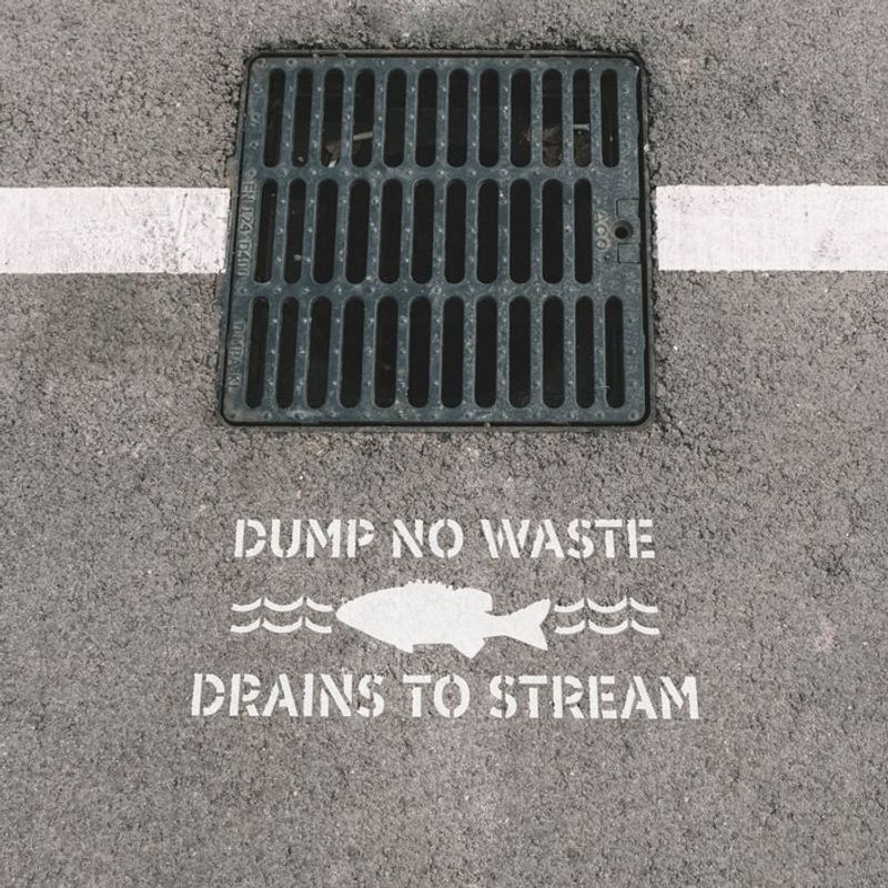 Casa si Gradina - Decoratiuni - DIY - Sabloane decorative pereti - Sablon Perete vopsire, tencuiala 0.7mm No Dumping Drains to Stream Refolosibil, model MXSP7226, 900 x 900 mm, 0.70mm - Infinity.ro
