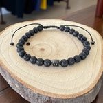 Fashion, accesorii si bijuterii - Barbati - Bijuterii barbati - Bratari barbati - Bratara barbati ajustabila pe snur Cian din pietre de lava cu charm inox - Infinity.ro