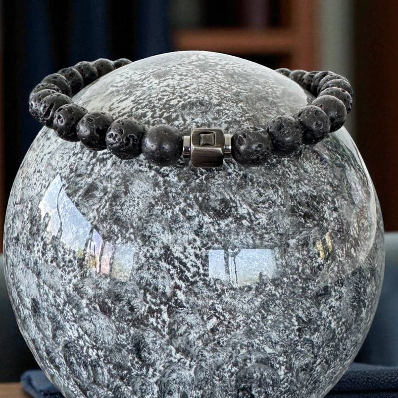 Fashion, accesorii si bijuterii - Barbati - Bijuterii barbati - Bratari barbati - Bratara barbati ajustabila pe snur Cian din pietre de lava cu charm inox - Infinity.ro