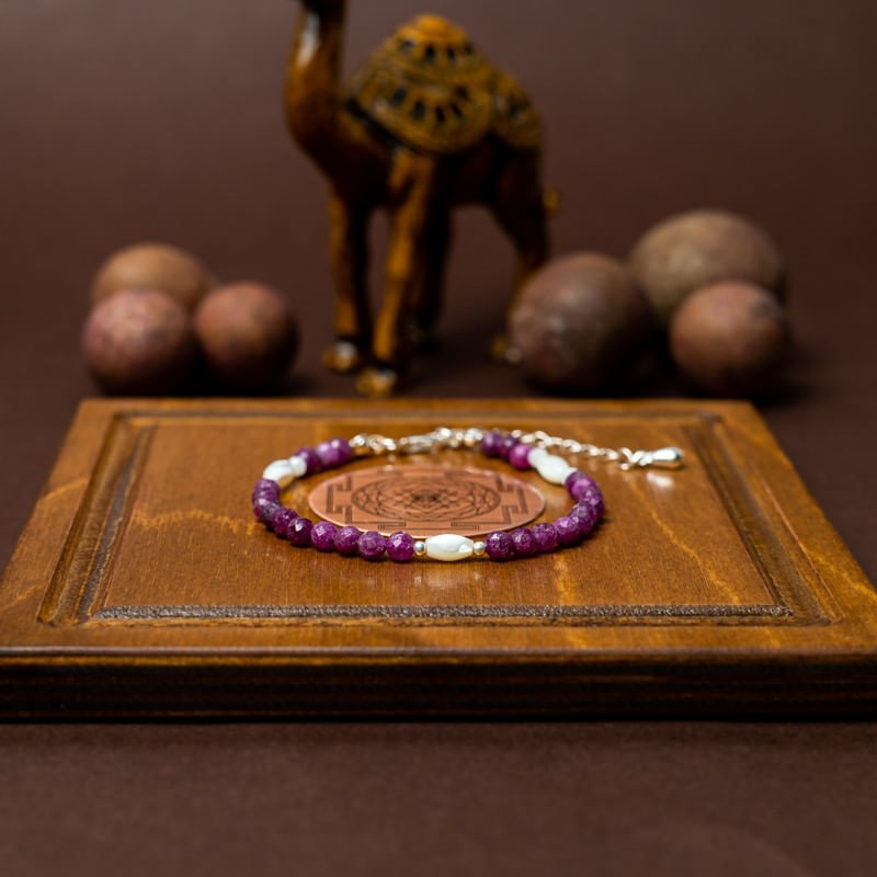 Fashion, accesorii si bijuterii - Femei - Bijuterii femei - Bratari femei - Bratara dama Naveen din pietre naturale de Rubin cu sistem de inchidere din argint 925 - Infinity.ro