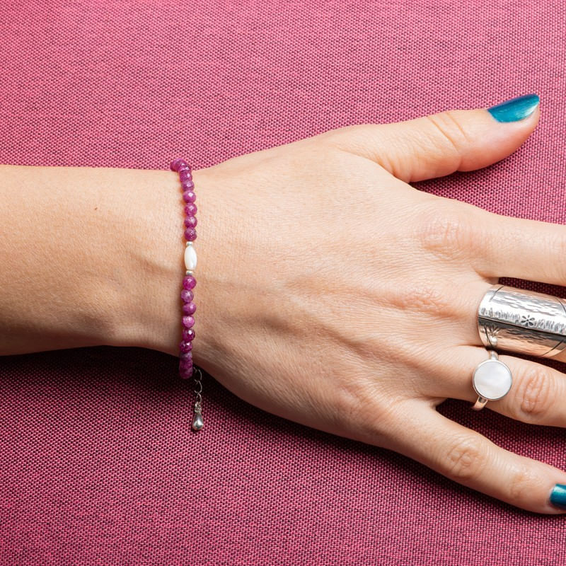 Fashion, accesorii si bijuterii - Femei - Bijuterii femei - Bratari femei - Bratara dama Naveen din pietre naturale de Rubin cu sistem de inchidere din argint 925 - Infinity.ro