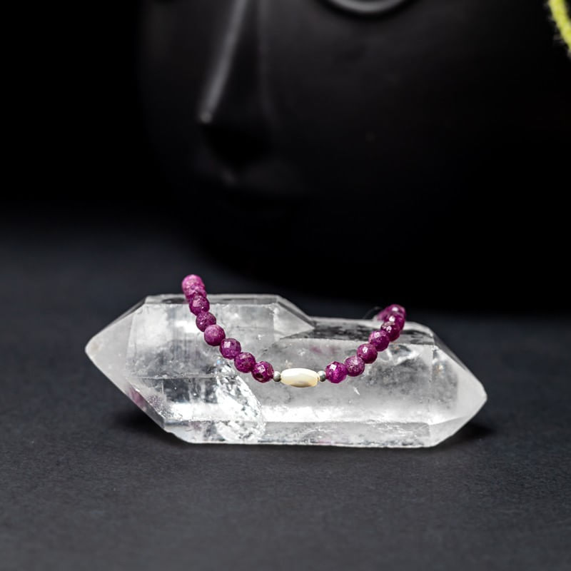 Fashion, accesorii si bijuterii - Femei - Bijuterii femei - Bratari femei - Bratara dama Naveen din pietre naturale de Rubin cu sistem de inchidere din argint 925 - Infinity.ro