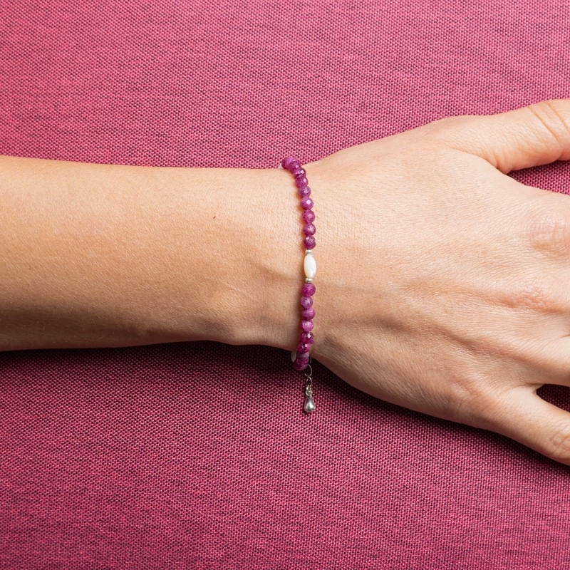 Fashion, accesorii si bijuterii - Femei - Bijuterii femei - Bratari femei - Bratara dama Naveen din pietre naturale de Rubin cu sistem de inchidere din argint 925 - Infinity.ro