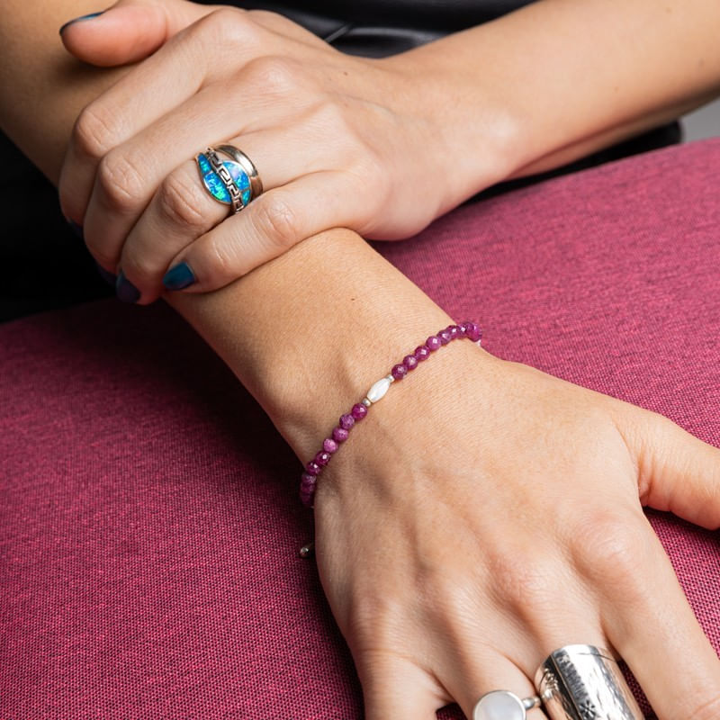 Fashion, accesorii si bijuterii - Femei - Bijuterii femei - Bratari femei - Bratara dama Naveen din pietre naturale de Rubin cu sistem de inchidere din argint 925 - Infinity.ro
