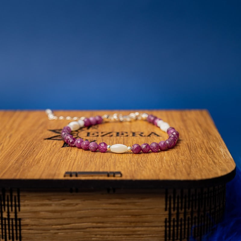 Fashion, accesorii si bijuterii - Femei - Bijuterii femei - Bratari femei - Bratara dama Naveen din pietre naturale de Rubin cu sistem de inchidere din argint 925 - Infinity.ro