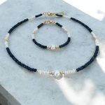 Fashion, accesorii si bijuterii - Femei - Bijuterii femei - Bratari femei - Bratara dama Indira din safir si perle naturale cu argint placat cu aur - Infinity.ro