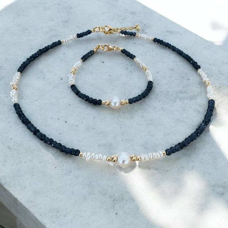 Fashion, accesorii si bijuterii - Femei - Bijuterii femei - Bratari femei - Bratara dama Indira din safir si perle naturale cu argint placat cu aur - Infinity.ro