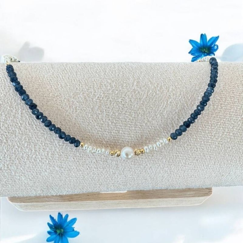 Fashion, accesorii si bijuterii - Femei - Bijuterii femei - Coliere femei - Colier handmade Indira din safir si perle naturale cu argint placat cu aur - Infinity.ro