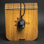 Fashion, accesorii si bijuterii - Femei - Bijuterii femei - Coliere femei - Snur Niran din piele cu pandantiv cristal de turmalina neagra brut, realizat manual - Infinity.ro