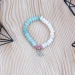 Fashion, accesorii si bijuterii - Femei - Bijuterii femei - Bratari femei - Mayra, bratara dama realizata manual din cristale de Morganit cu charm frunza - Infinity.ro
