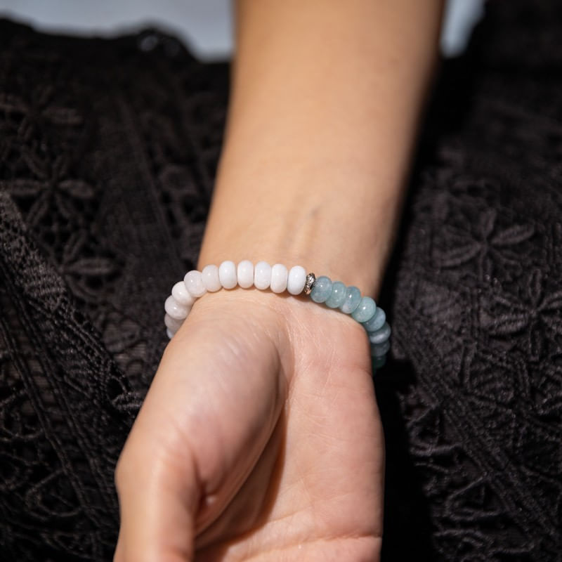 Fashion, accesorii si bijuterii - Femei - Bijuterii femei - Bratari femei - Mayra, bratara dama realizata manual din cristale de Morganit cu charm frunza - Infinity.ro