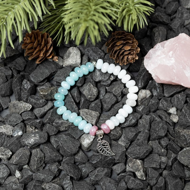 Fashion, accesorii si bijuterii - Femei - Bijuterii femei - Bratari femei - Mayra, bratara dama realizata manual din cristale de Morganit cu charm frunza - Infinity.ro