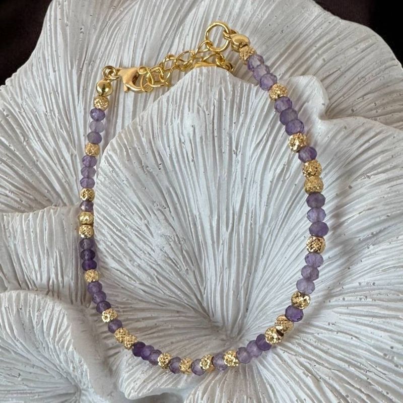 Fashion, accesorii si bijuterii - Femei - Bijuterii femei - Bratari femei - Bratara eleganta dama Nuria din Ametist si bilute de argint placat cu aur 925 - Infinity.ro