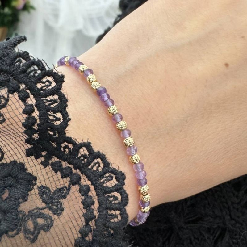 Fashion, accesorii si bijuterii - Femei - Bijuterii femei - Bratari femei - Bratara eleganta dama Nuria din Ametist si bilute de argint placat cu aur 925 - Infinity.ro