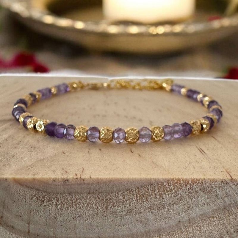 Fashion, accesorii si bijuterii - Femei - Bijuterii femei - Bratari femei - Bratara eleganta dama Nuria din Ametist si bilute de argint placat cu aur 925 - Infinity.ro