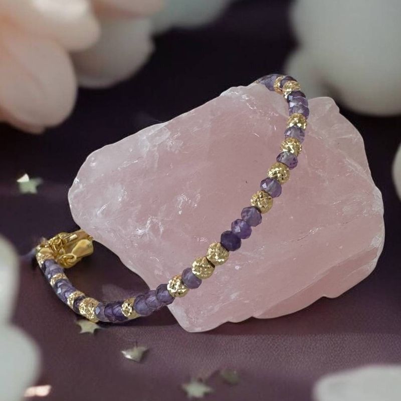 Fashion, accesorii si bijuterii - Femei - Bijuterii femei - Bratari femei - Bratara eleganta dama Nuria din Ametist si bilute de argint placat cu aur 925 - Infinity.ro