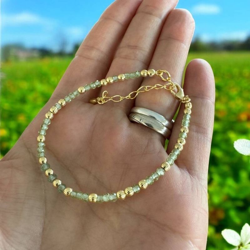Fashion, accesorii si bijuterii - Femei - Bijuterii femei - Bratari femei - Bratara eleganta dama Selina din peridot si argint placat cu aur 925 - Infinity.ro