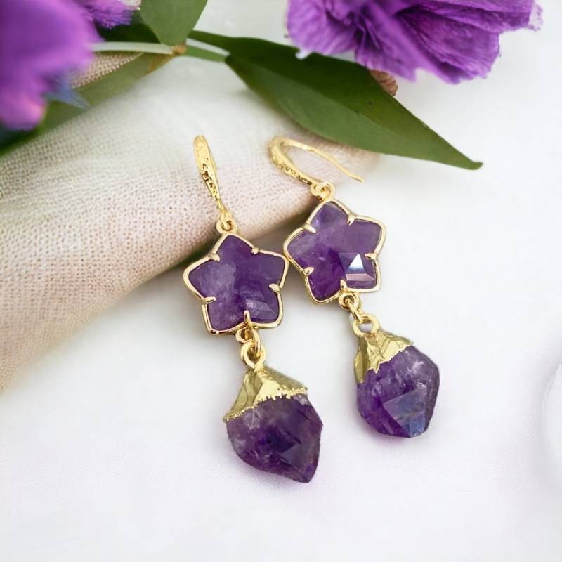 Fashion, accesorii si bijuterii - Femei - Bijuterii femei - Cercei femei - Alege eleganta cu noii cercei din Ametist, piatra bruta, placati cu aur de 18K - Infinity.ro