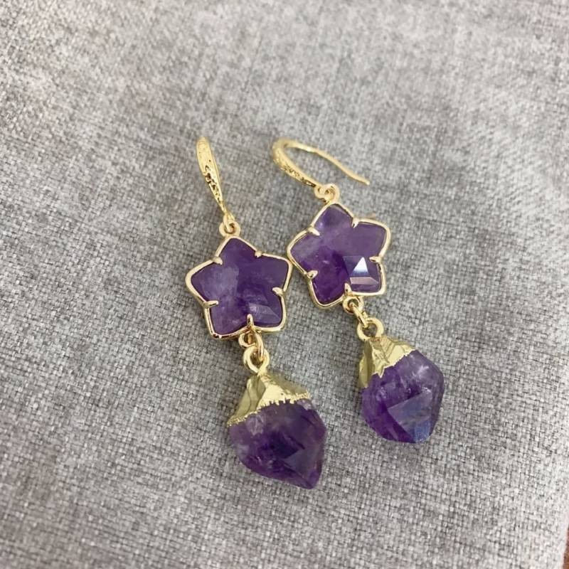 Fashion, accesorii si bijuterii - Femei - Bijuterii femei - Cercei femei - Alege eleganta cu noii cercei din Ametist, piatra bruta, placati cu aur de 18K - Infinity.ro