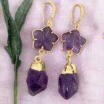 Fashion, accesorii si bijuterii - Femei - Bijuterii femei - Cercei femei - Alege eleganta cu noii cercei din Ametist, piatra bruta, placati cu aur de 18K - Infinity.ro