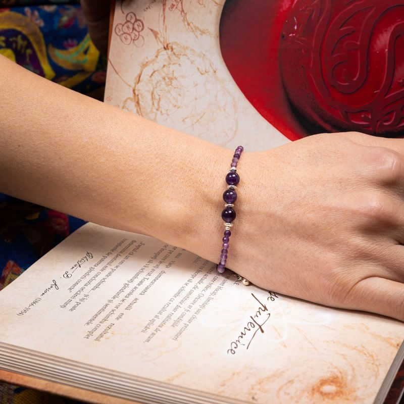 Fashion, accesorii si bijuterii - Femei - Bijuterii femei - Bratari femei - Bratara dama Reena din pietre naturale de Ametist, inchidere si accesorii din argint 925 - Infinity.ro