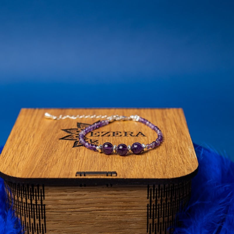Fashion, accesorii si bijuterii - Femei - Bijuterii femei - Bratari femei - Bratara dama Reena din pietre naturale de Ametist, inchidere si accesorii din argint 925 - Infinity.ro