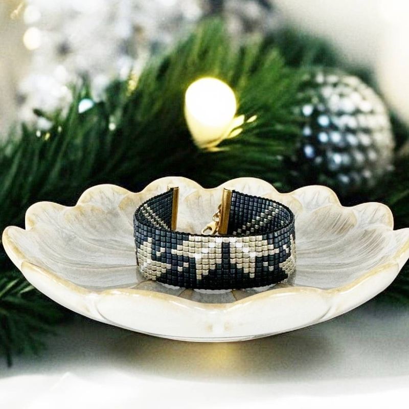 Fashion, accesorii si bijuterii - Femei - Bijuterii femei - Bratari femei - Bratara lata handmade bleu metalizat-argintiu din margele Miyuki, eleganta Samira - Infinity.ro