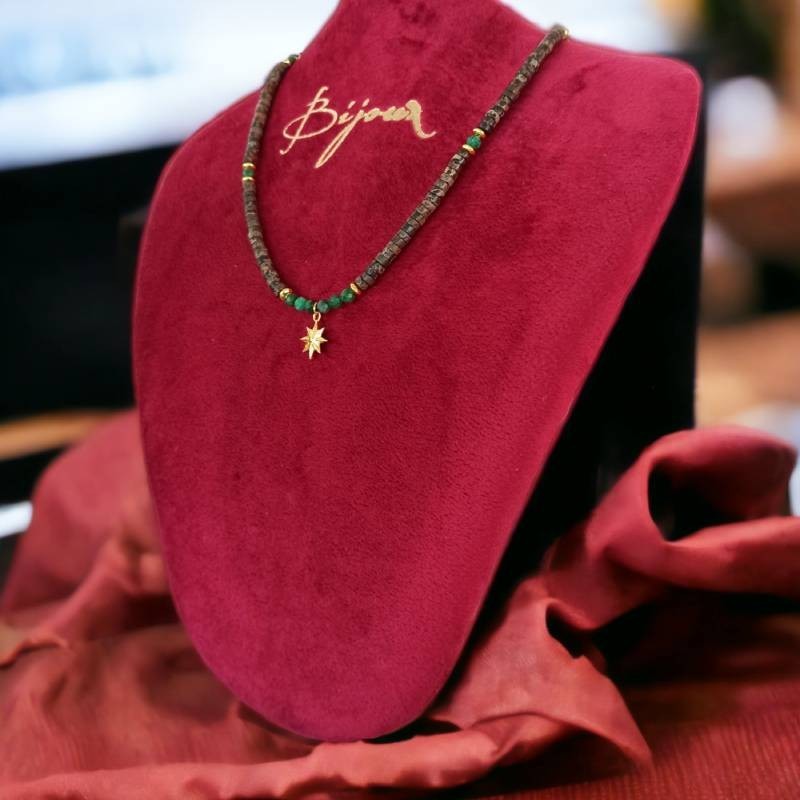 Fashion, accesorii si bijuterii - Femei - Bijuterii femei - Coliere femei - Colier Choker Smarald african Erin cu discuri de Sediment marin din argint placat cu aur, pandantiv Steaua Nordului - Infinity.ro
