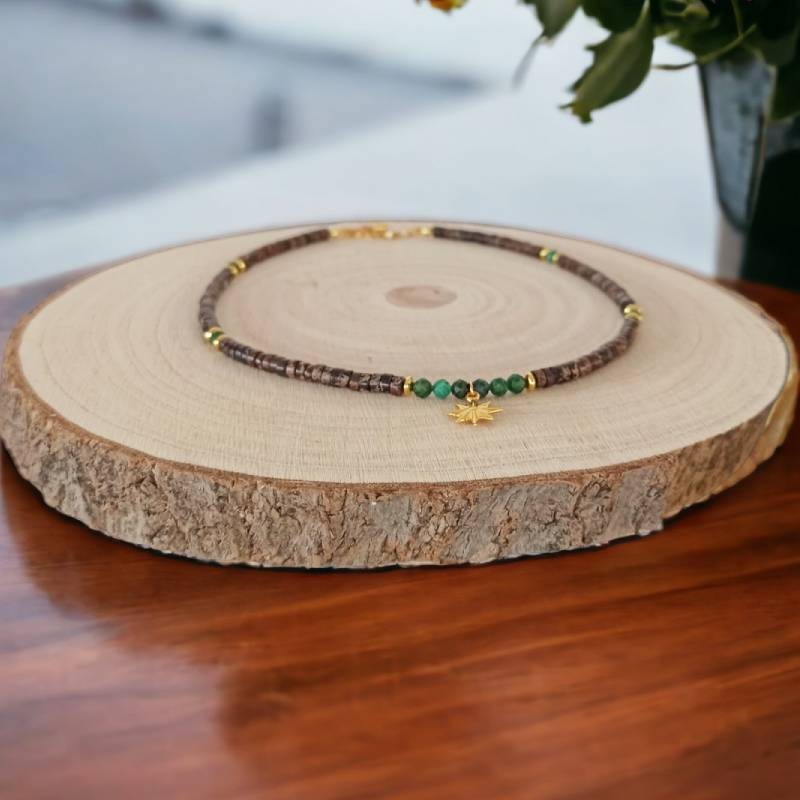 Fashion, accesorii si bijuterii - Femei - Bijuterii femei - Coliere femei - Colier Choker Smarald african Erin cu discuri de Sediment marin din argint placat cu aur, pandantiv Steaua Nordului - Infinity.ro