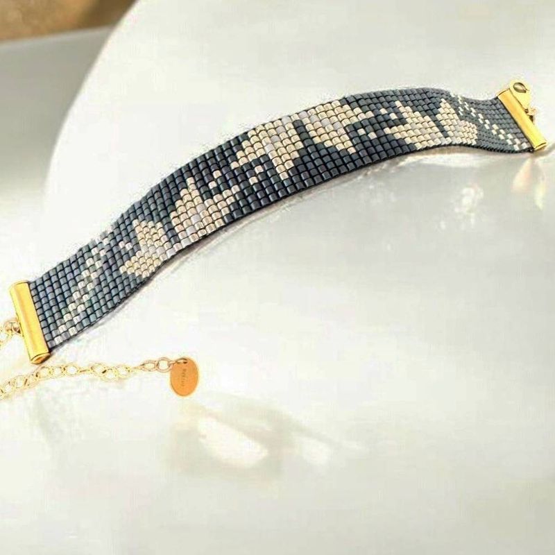 Fashion, accesorii si bijuterii - Femei - Bijuterii femei - Bratari femei - Bratara lata handmade bleu metalizat-argintiu din margele Miyuki, eleganta Samira - Infinity.ro