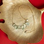 Fashion, accesorii si bijuterii - Femei - Bijuterii femei - Coliere femei - Mali, colier cu pietre brute neregulate, cristale de Apatit, placat cu aur de 18K - Infinity.ro