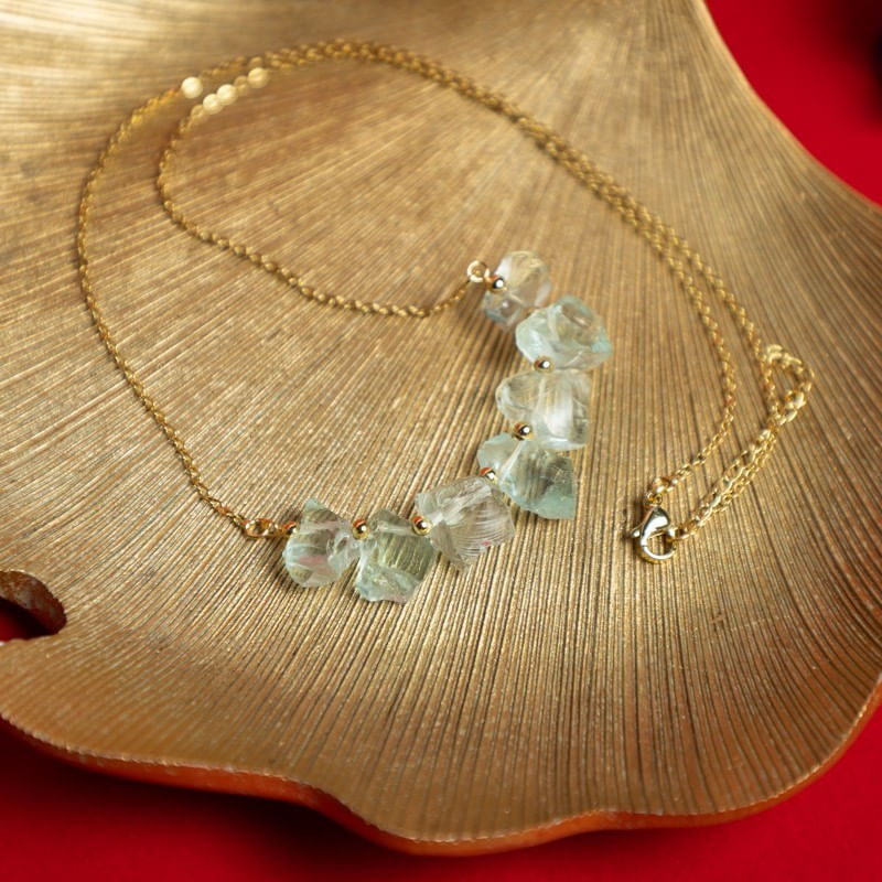 Fashion, accesorii si bijuterii - Femei - Bijuterii femei - Coliere femei - Mali, colier cu pietre brute neregulate, cristale de Apatit, placat cu aur de 18K - Infinity.ro