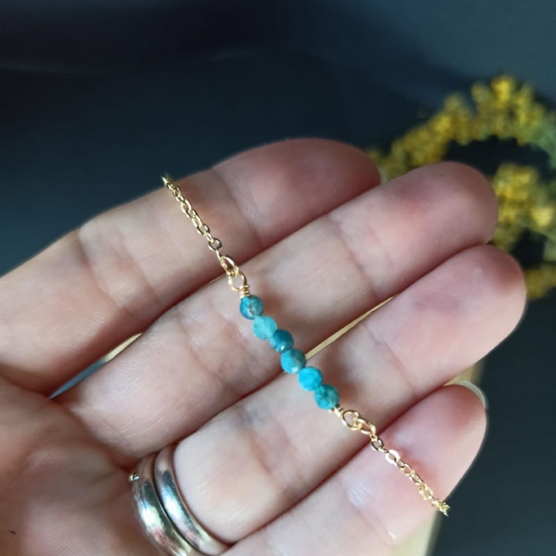 Fashion, accesorii si bijuterii - Femei - Bijuterii femei - Coliere femei - Colier dragut cu margelute mici de piatra semipretioasa de apatit, Ehan, placat cu aur de 18K - Infinity.ro