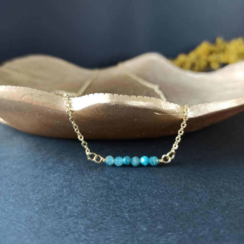 Fashion, accesorii si bijuterii - Femei - Bijuterii femei - Coliere femei - Colier dragut cu margelute mici de piatra semipretioasa de apatit, Ehan, placat cu aur de 18K - Infinity.ro