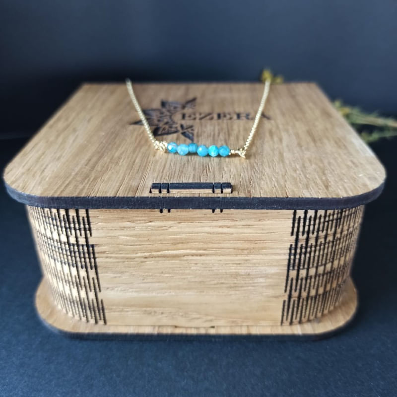Fashion, accesorii si bijuterii - Femei - Bijuterii femei - Coliere femei - Colier dragut cu margelute mici de piatra semipretioasa de apatit, Ehan, placat cu aur de 18K - Infinity.ro