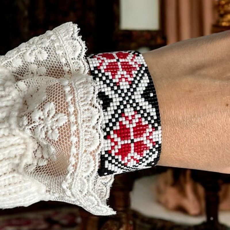 Fashion, accesorii si bijuterii - Femei - Bijuterii femei - Bratari femei - Bratara lata impletita manual cu margele Miyuki cu model traditional romanesc, Adela - Infinity.ro