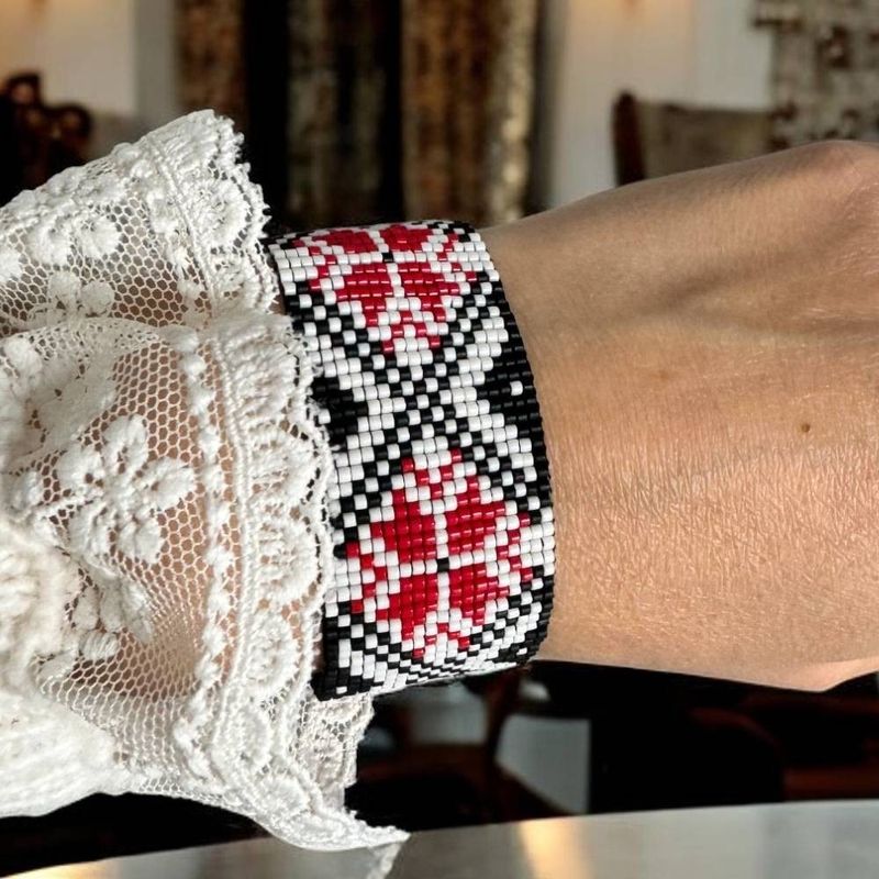 Fashion, accesorii si bijuterii - Femei - Bijuterii femei - Bratari femei - Bratara lata impletita manual cu margele Miyuki cu model traditional romanesc, Adela - Infinity.ro
