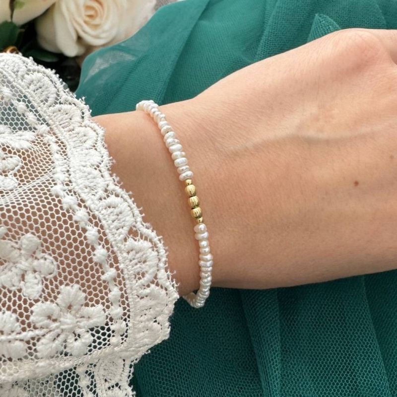 Fashion, accesorii si bijuterii - Femei - Bijuterii femei - Bratari femei - Bratara perle de cultura eleganta Hana cu accesorii din argint placat cu aur 925 - Infinity.ro