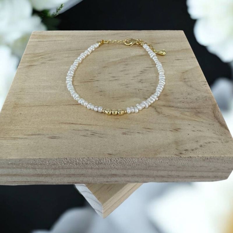 Fashion, accesorii si bijuterii - Femei - Bijuterii femei - Bratari femei - Bratara perle de cultura eleganta Hana cu accesorii din argint placat cu aur 925 - Infinity.ro