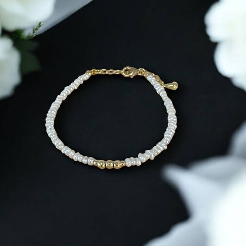 Fashion, accesorii si bijuterii - Femei - Bijuterii femei - Bratari femei - Bratara perle de cultura eleganta Hana cu accesorii din argint placat cu aur 925 - Infinity.ro