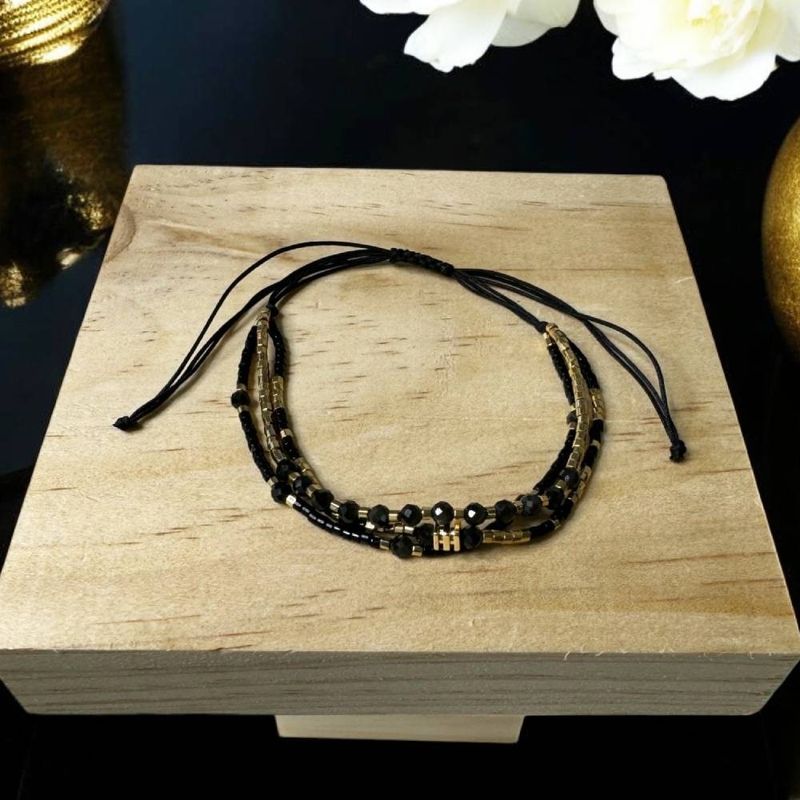 Fashion, accesorii si bijuterii - Femei - Bijuterii femei - Bratari femei - Bratara handmade snur 3 straturi Malika din Miyuki si Obsidian cu charm auriu - Infinity.ro