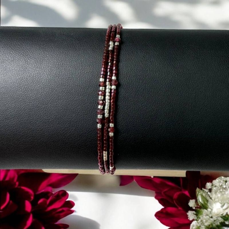 Fashion, accesorii si bijuterii - Femei - Bijuterii femei - Bratari femei - Bratara handmade snur Inaya 3 straturi Miyuki si cristale Granat - Infinity.ro
