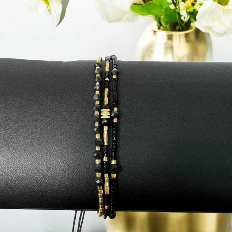 Fashion, accesorii si bijuterii - Femei - Bijuterii femei - Bratari femei - Bratara handmade snur 3 straturi Malika din Miyuki si Obsidian cu charm auriu - Infinity.ro