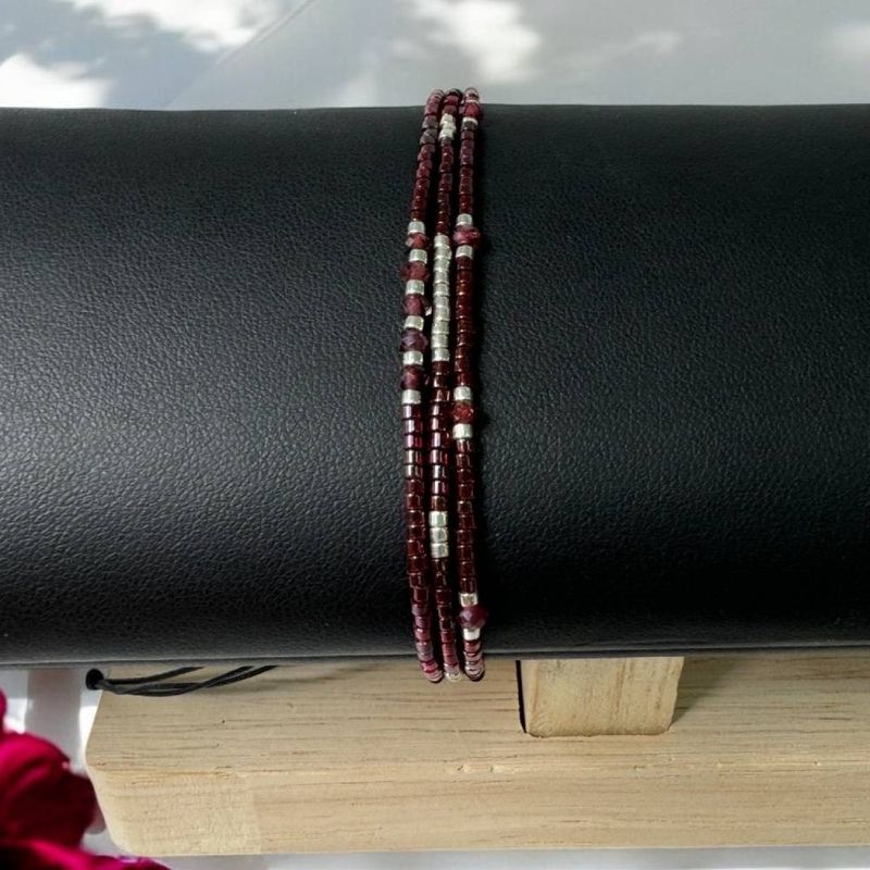 Fashion, accesorii si bijuterii - Femei - Bijuterii femei - Bratari femei - Bratara handmade snur Inaya 3 straturi Miyuki si cristale Granat - Infinity.ro