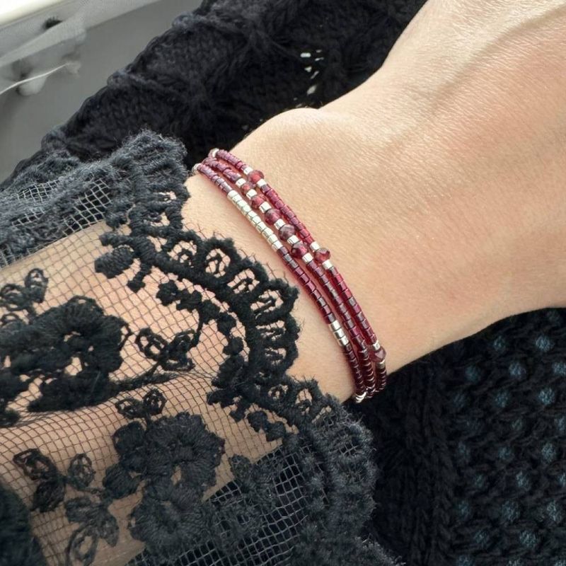 Fashion, accesorii si bijuterii - Femei - Bijuterii femei - Bratari femei - Bratara handmade snur Inaya 3 straturi Miyuki si cristale Granat - Infinity.ro