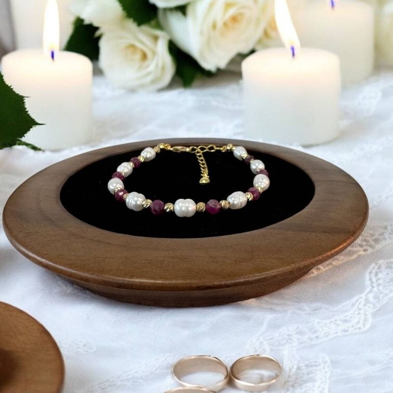 Fashion, accesorii si bijuterii - Femei - Bijuterii femei - Bratari femei - Bratara dama eleganta Munira cu perle de cultura si Rubin natural cu argint 925 - Infinity.ro