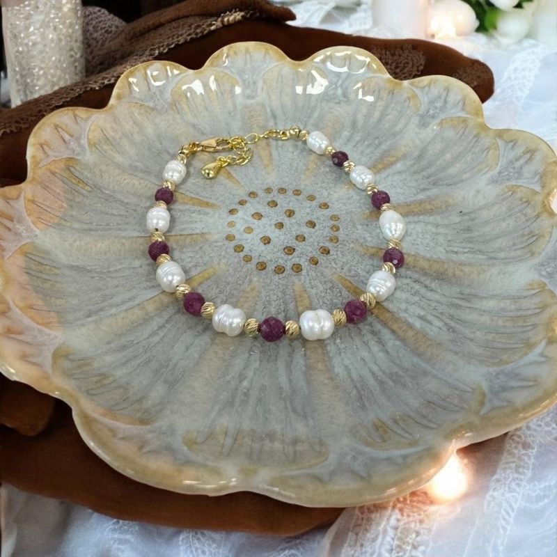 Fashion, accesorii si bijuterii - Femei - Bijuterii femei - Bratari femei - Bratara dama eleganta Munira cu perle de cultura si Rubin natural cu argint 925 - Infinity.ro