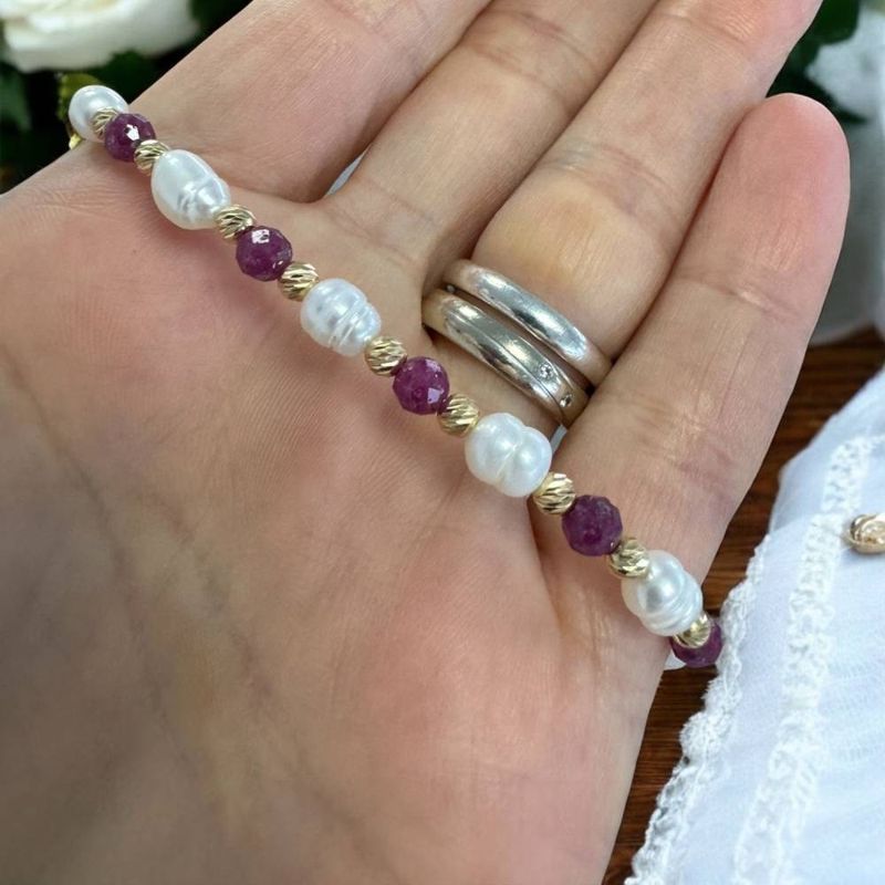 Fashion, accesorii si bijuterii - Femei - Bijuterii femei - Bratari femei - Bratara dama eleganta Munira cu perle de cultura si Rubin natural cu argint 925 - Infinity.ro